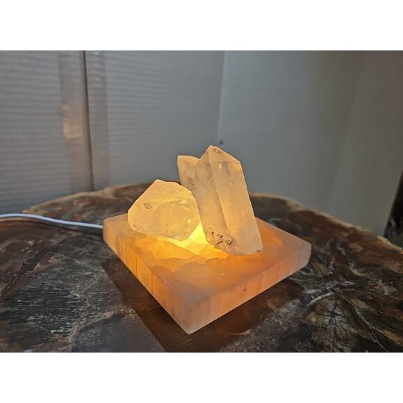 1.24lb Satin spar recharging plate W/ 3pcs Huge Quartz Crystals & Led Light - Picture 2 of 14